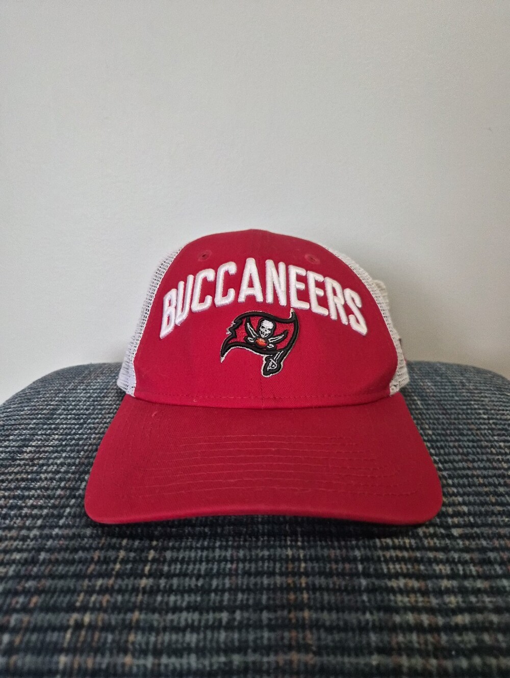 NFL New Era Tampa Bay Buccaneers Red & White Mesh Snapback Cap | Size OS